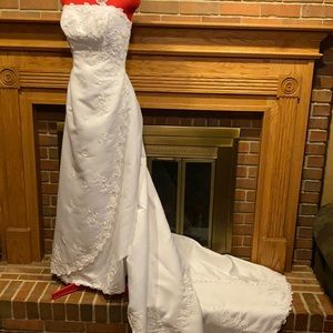 EUC sz 6 Eden Bridals white satin strapless wedding dress gown